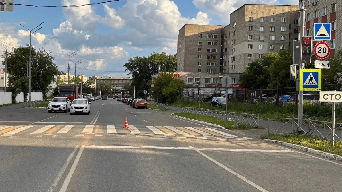 В Кирове разыскивают водителя, сбившего молодого человека прямо на зебре