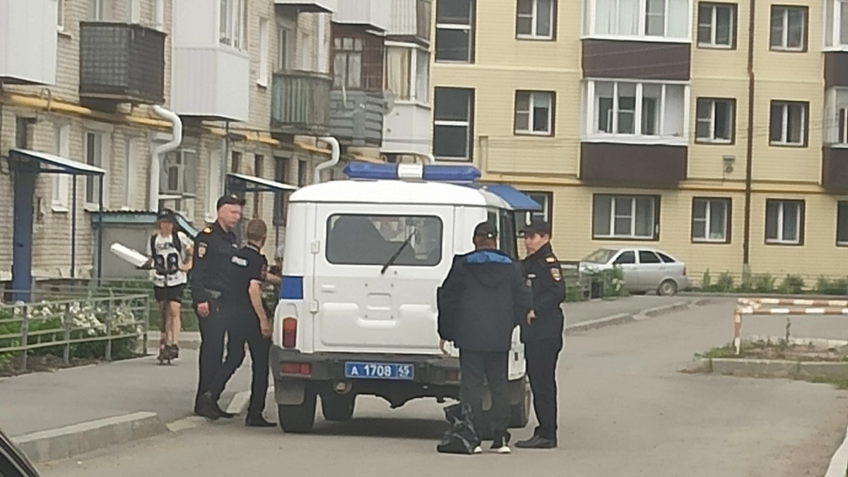 Кировчанин разбил стекло машины на глазах у водителя и украл иномарку