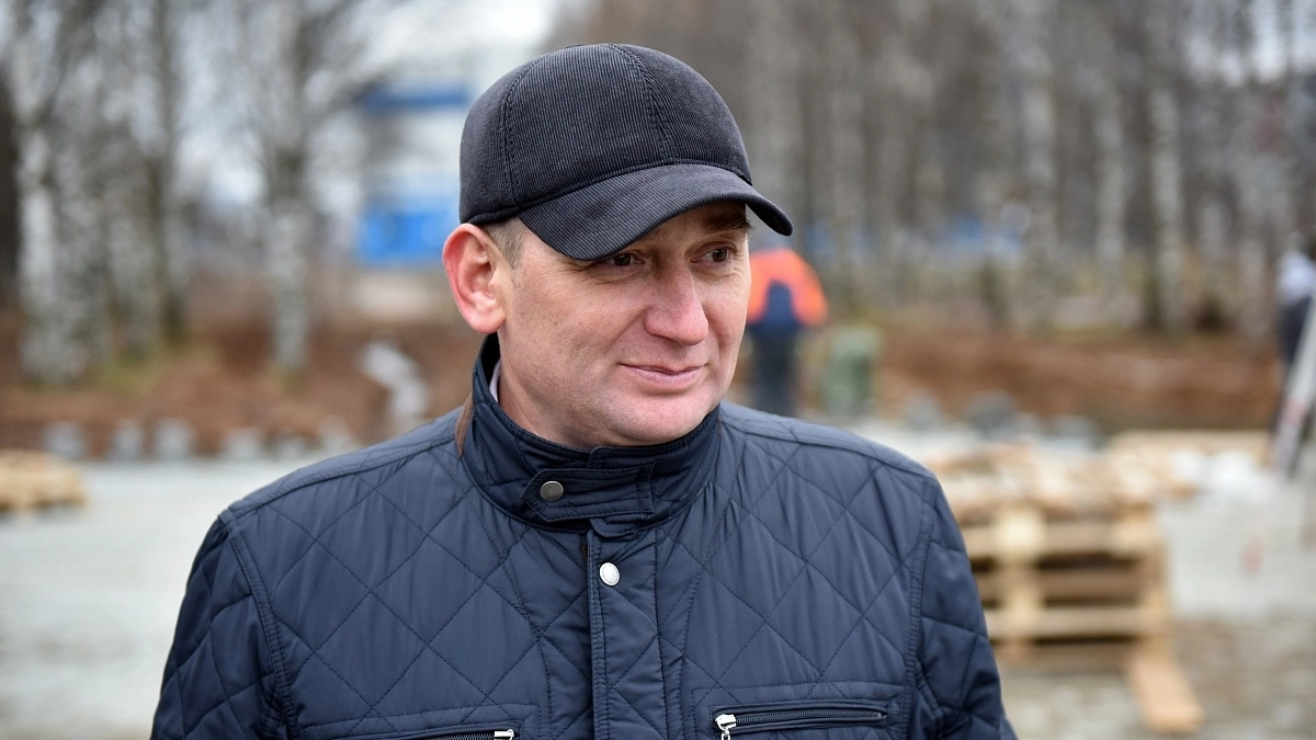 СМИ: главу "Вятавтодора" Олега Семакова поймали на 50-миллионной взятке в Кирове