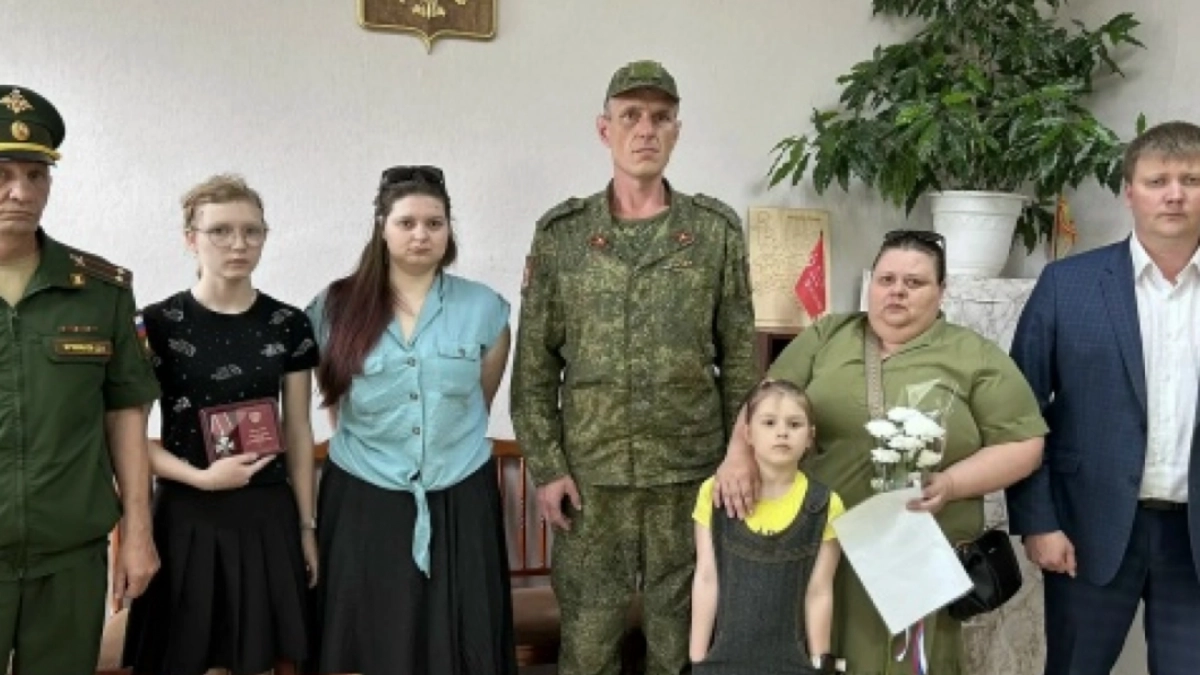 Родителям погибшего героя СВО из Омутнинского района вручили орден Мужества