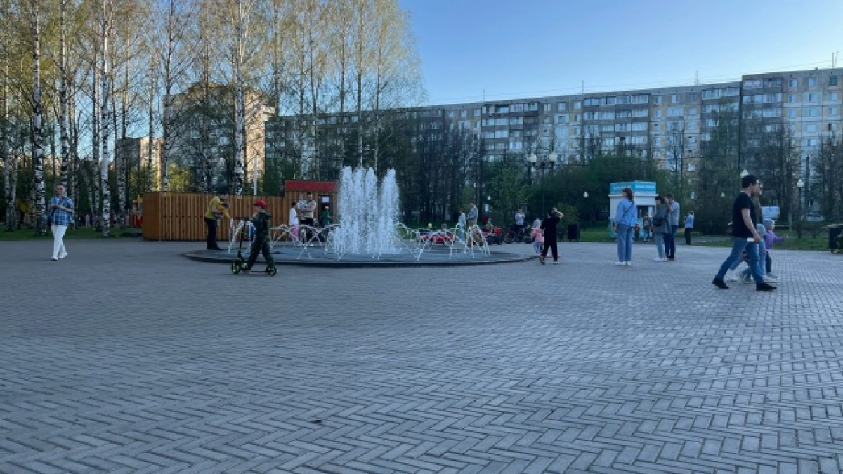 "Посещение фонтана может привести к инфекции": кировчан возмутила зеленая вода в Кочуровском парке