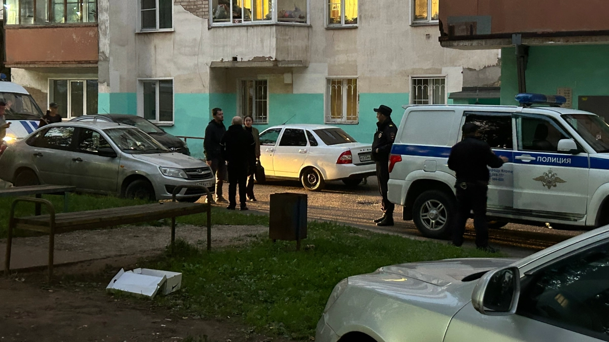 "Деньги на венки собирали одноклассники": близкие и друзья погибшей 15-летней девушки готовятся к прощанию