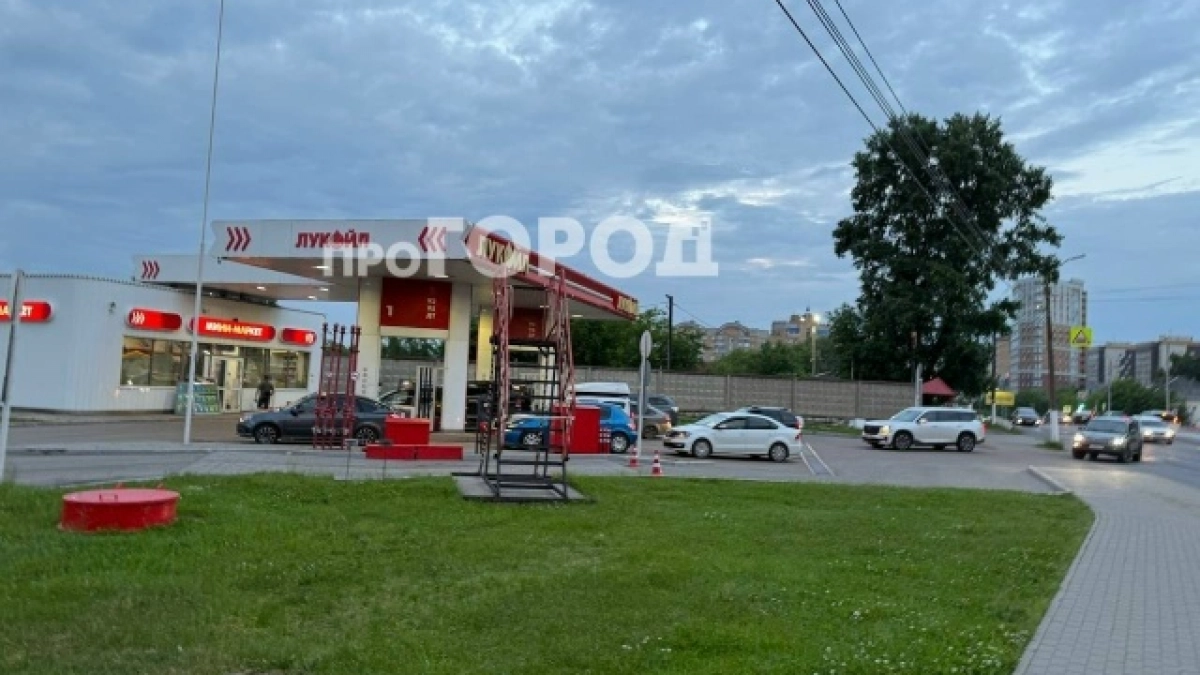 Почему в Кирове начали ограничивать продажу топлива на АЗС: как ситуацию комментируют власти