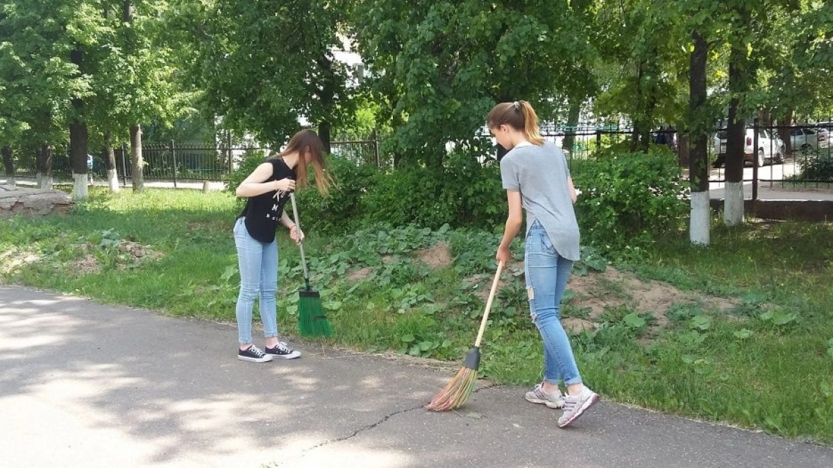 От 13 до 27 тысяч рублей в неделю: какую подработку предлагают кировским подросткам на лето