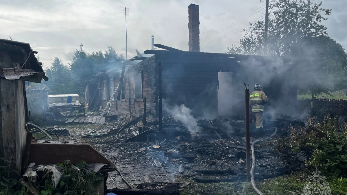 Хозяин дома госпитализирован с ожогами после пожара в Зуевском округе