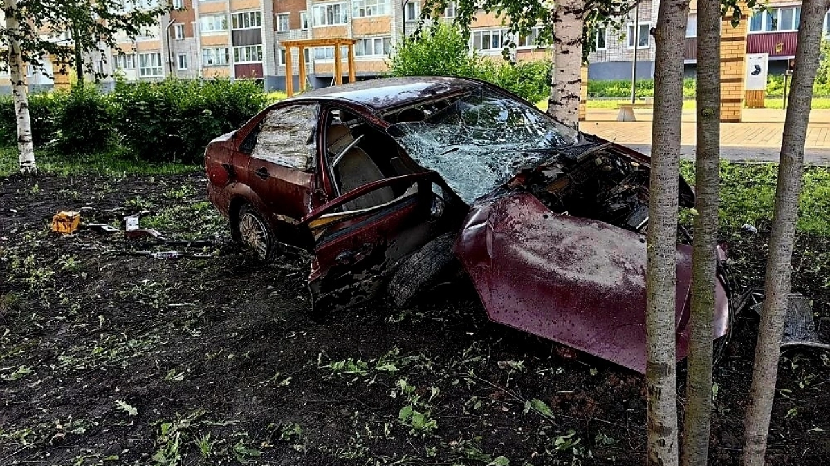 Два человека получили травмы в страшном ночном ДТП в Вятских Полянах