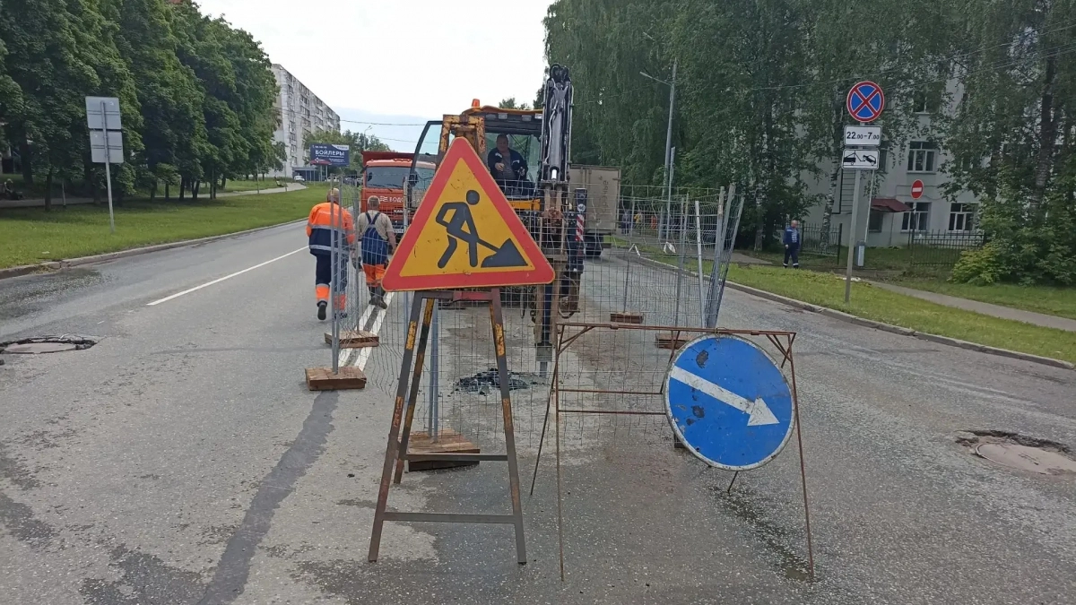 В Кирове коммунальщики нашли дефект на сетях водоснабжения на улице Дзержинского