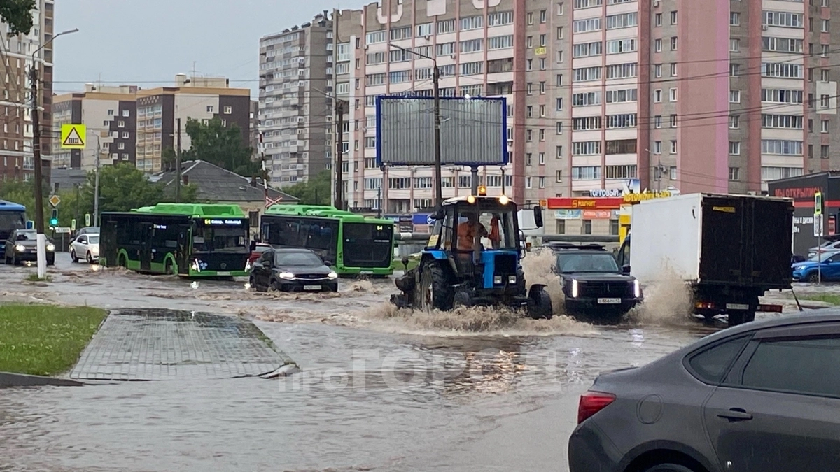 Власти Кирова прокомментировали спасение утопающих в дождевой воде улиц