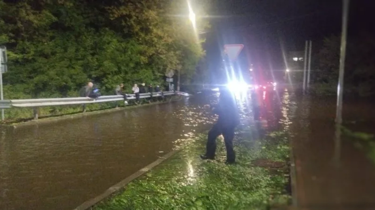 Вода разорвала прямое транспортное сообщение между Белой Холуницей и Кирсом