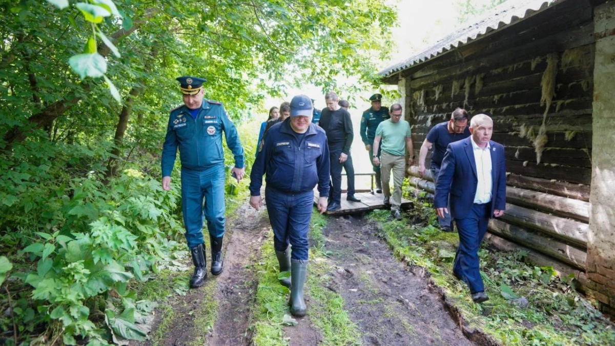 В Зуевском районе из подтопленного дома спасли 99-летнюю бабушку