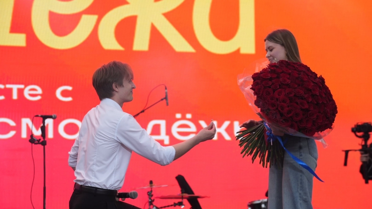 Два предложения руки и сердца: в Кирове День молодежи стал началом новых семей