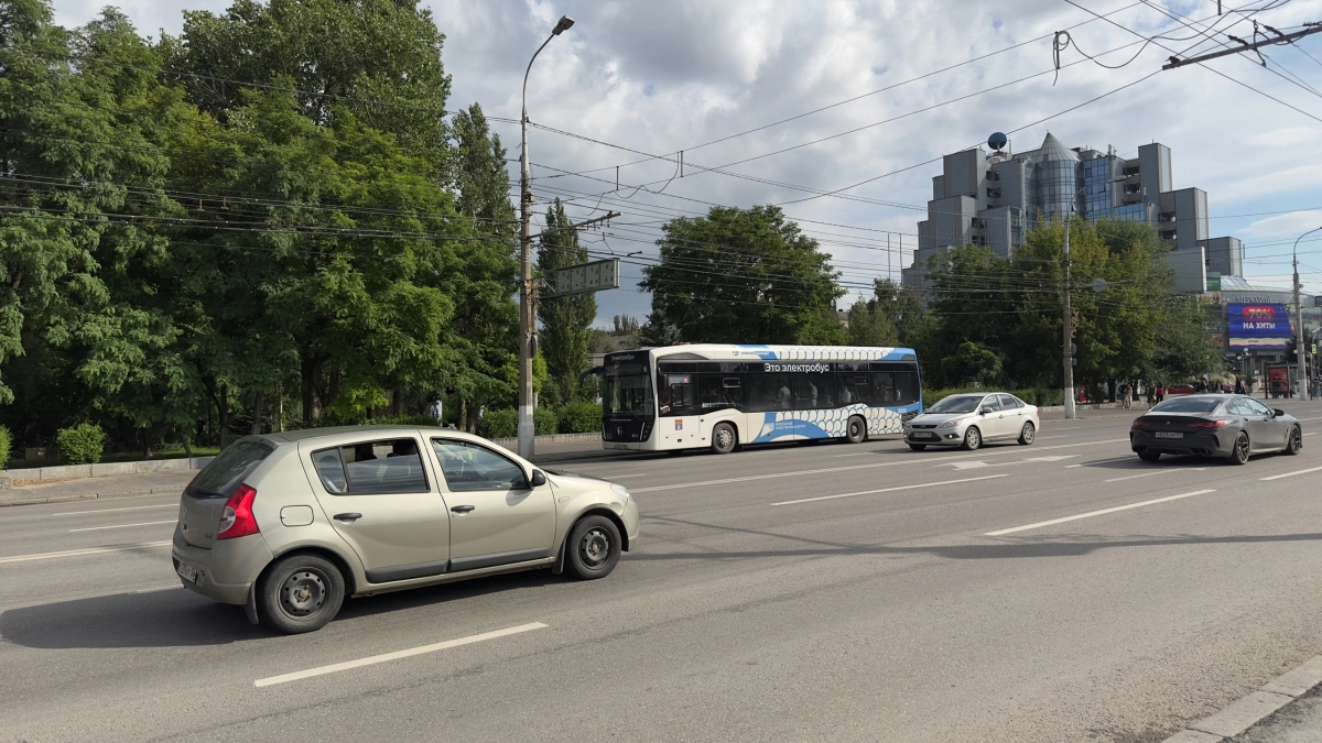 Нужно ли включать ближний свет днем в 2026? Что изменилось в ПДД и почему водители отключают фары
