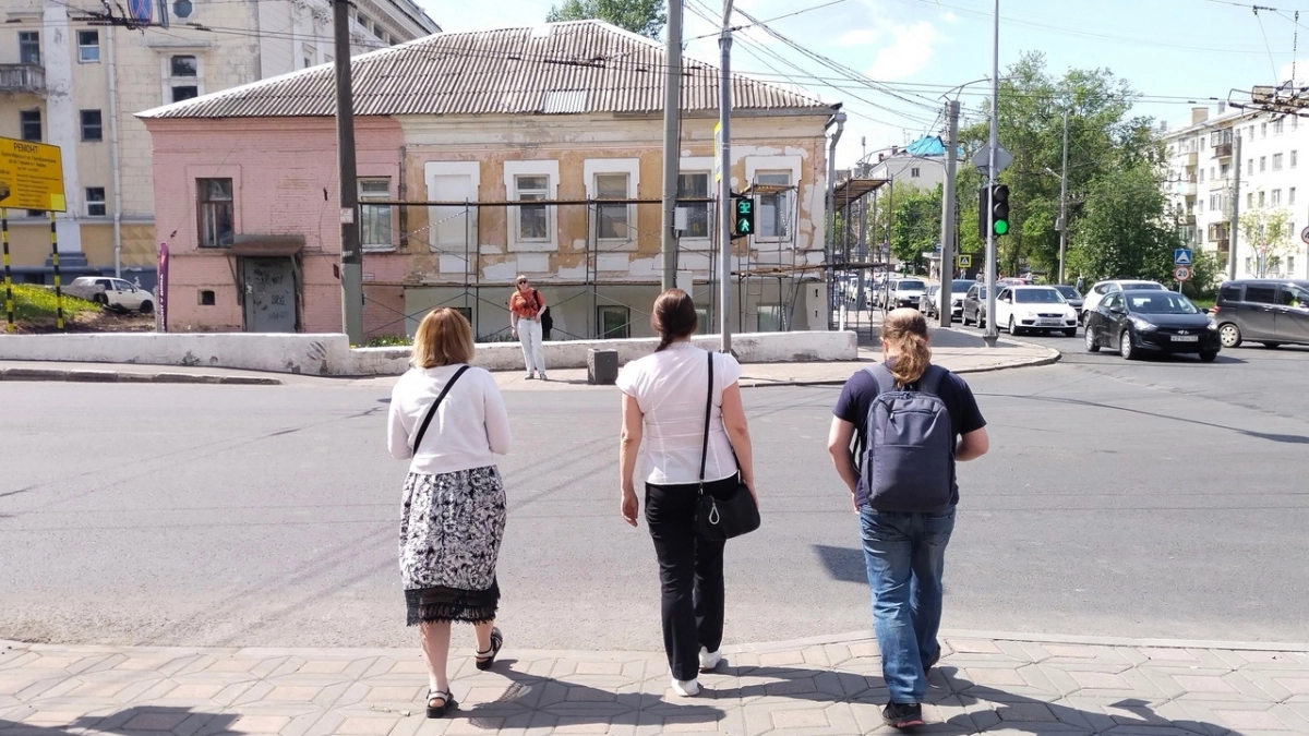 Верховный Суд поставил точку: должен ли водитель ждать, пока пешеход полностью перейдет дорогу 