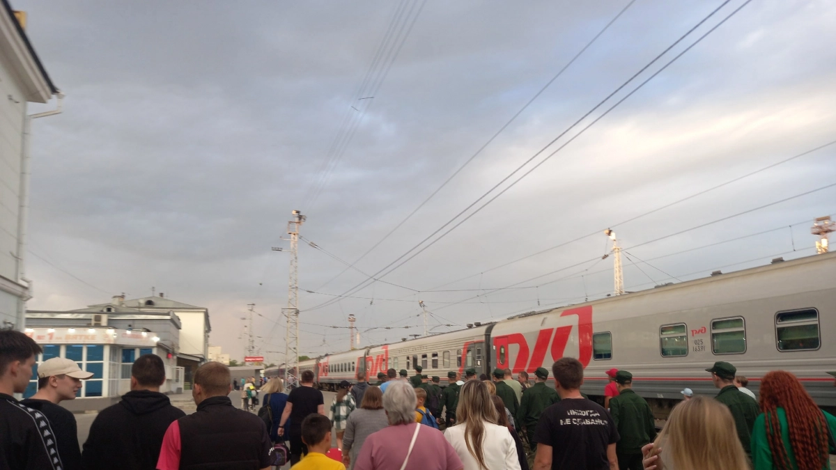 Эта еда не испортится даже за двое суток в поезде: меню для летней поездки, чтобы не отравиться