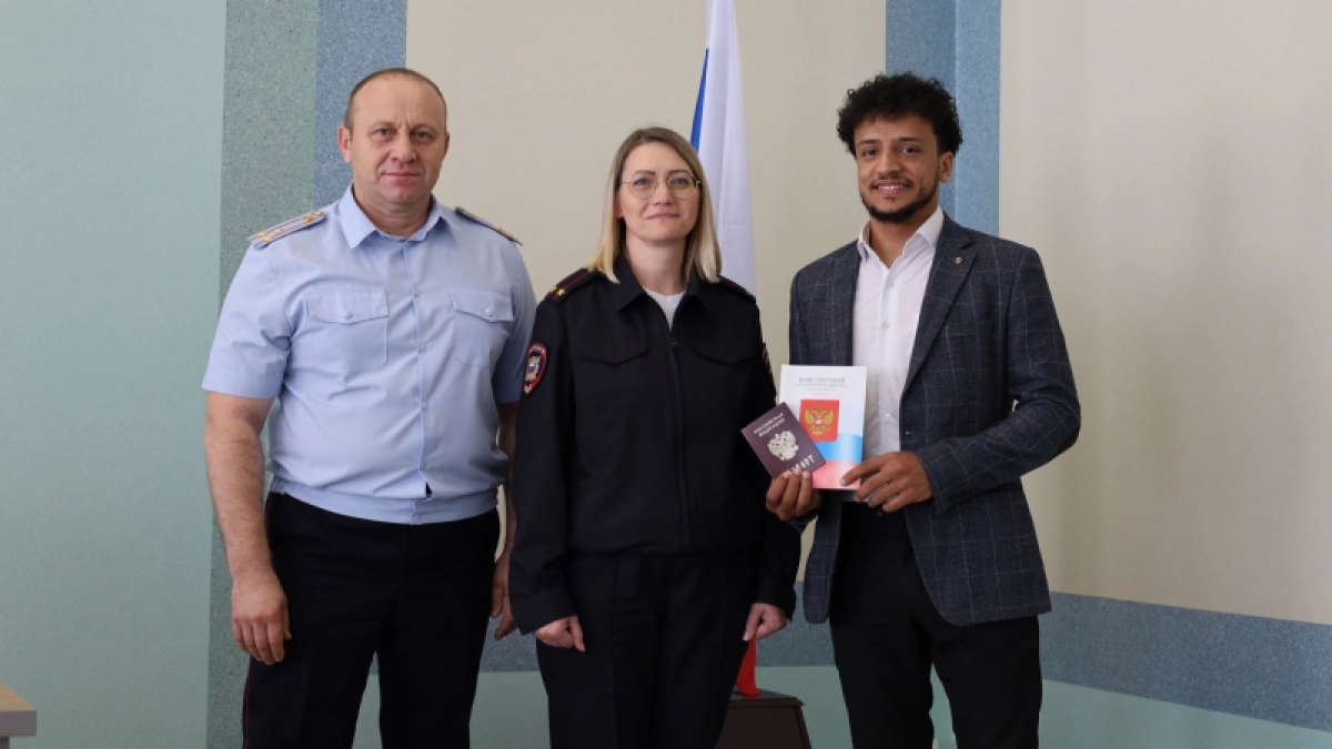 В Кирове магистр из Республики Йемен получил паспорт гражданина РФ