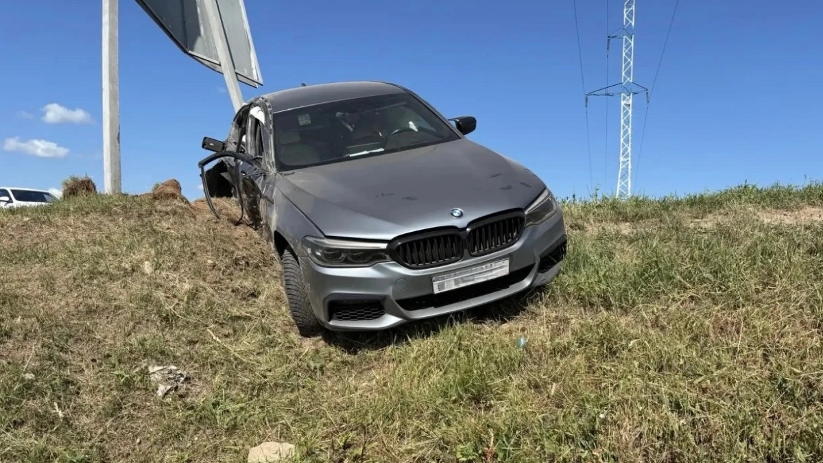 Под Вятскими Полянами грузовик вытолкнул женщину на BMW с дороги