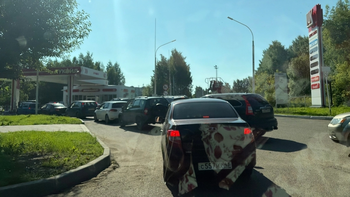Как найти работающую АЗС в Кирове: список сервисов для проверки наличия топлива