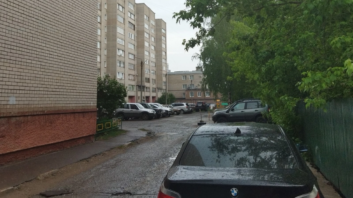 Сосед запрещает ставить авто у его ограждения - я выяснил, на чьей стороне закон