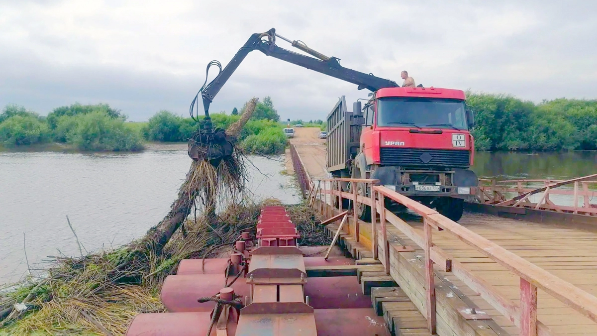 В Кирово-Чепецке новые ливни не дали открыть движение по мосту через реку Чепцу
