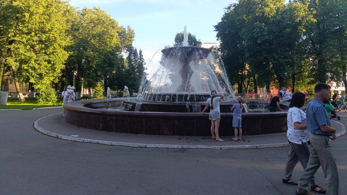 Власти Кирова прокомментировали течь в чаше фонтана на Театральной площади