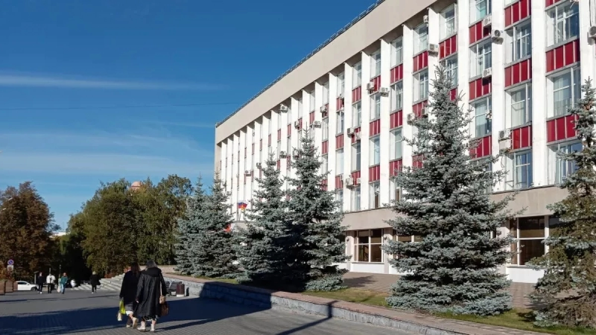 Администрация Кирова избавляется от 11 объектов недвижимости