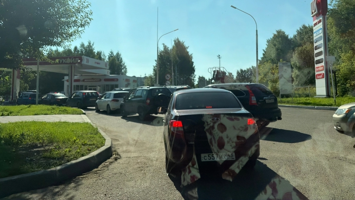 Губернатор Кировской области пообещал больше бензина и дал указание сетям АЗС