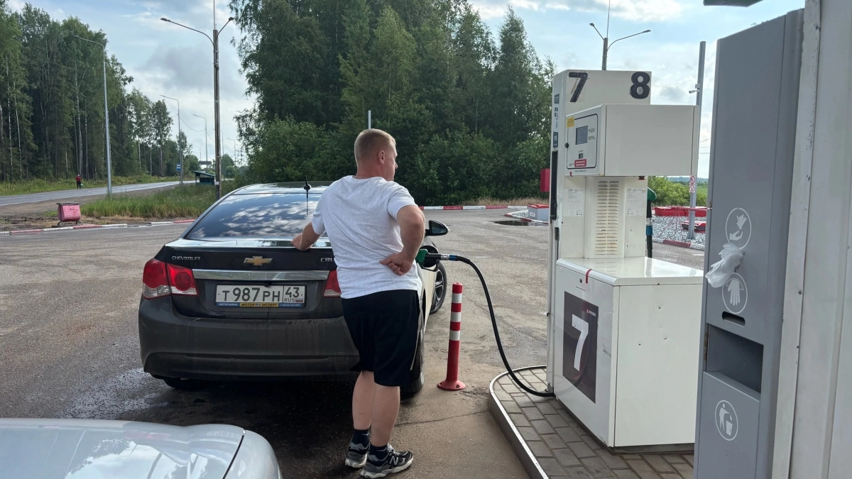 Две АЗС в Кирове будут отпускать топливо в канистры