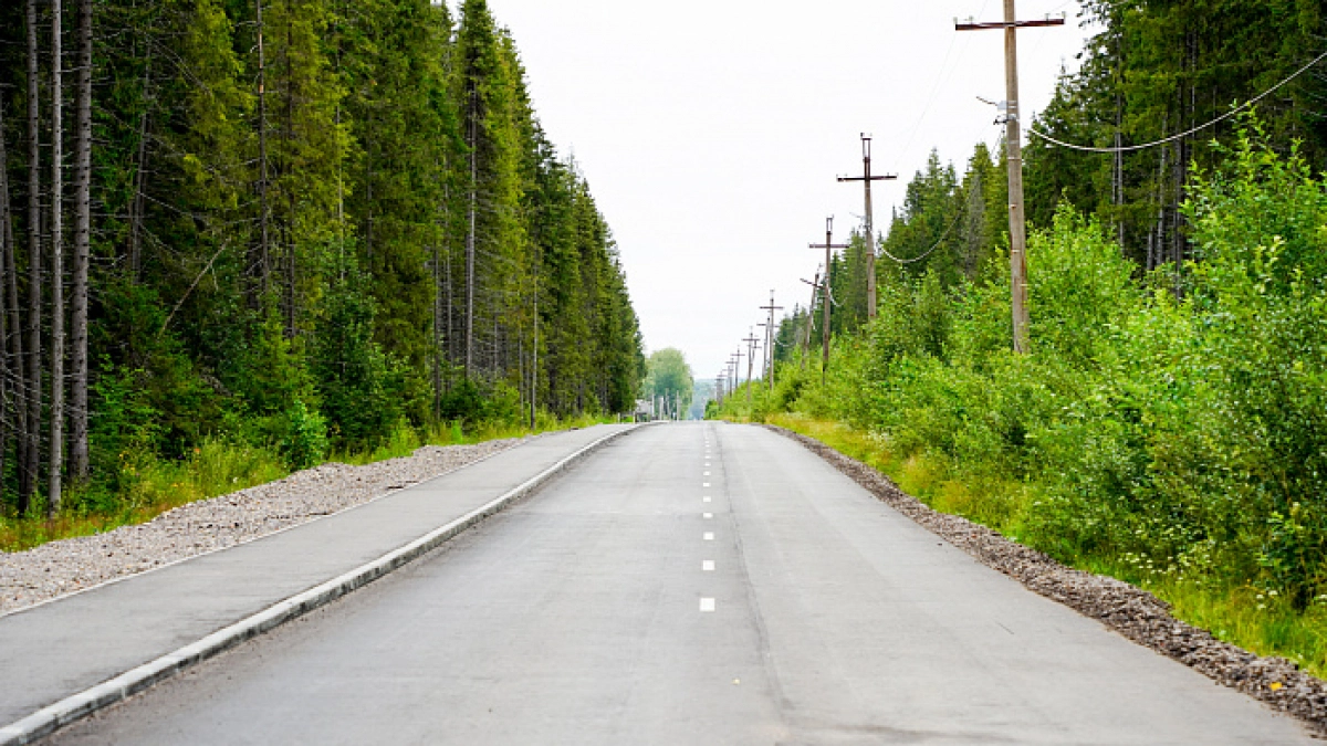 В Омутнинске местное предприятие подарило городу обновленную дорогу