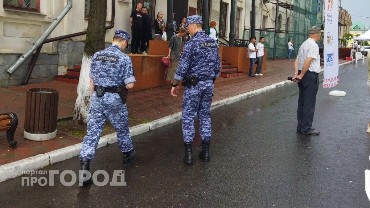 Чепчанке росгвардейцы помогали отбиваться от бывшего мужа
