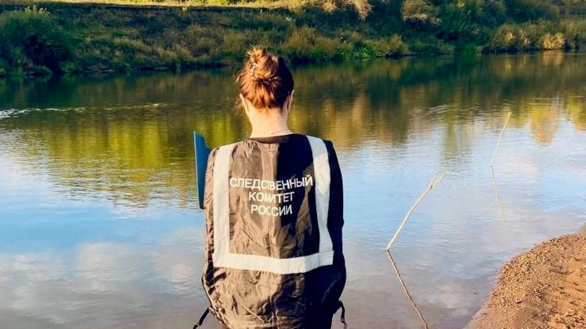 В Белой Холунице из воды достали тело утонувшего человека
