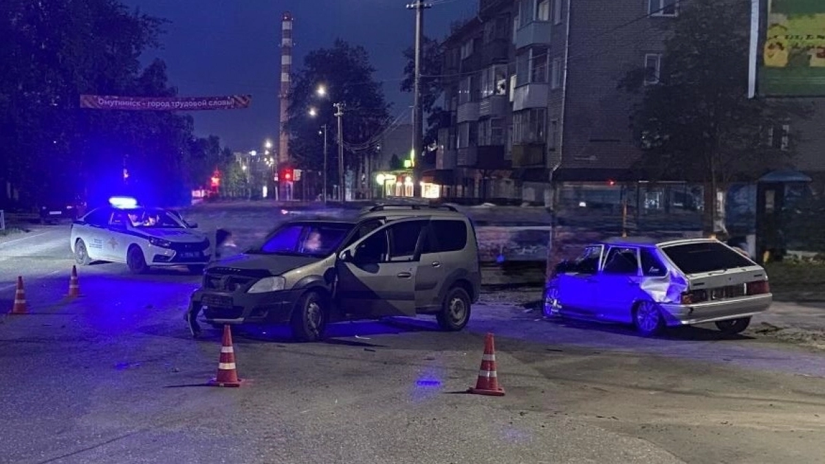 Масштабная авария с тремя пострадавшими произошла в центре Омутнинска