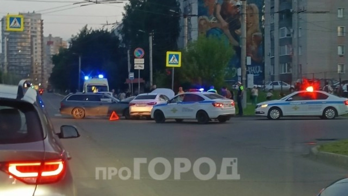 В Кирове мальчик 3 лет и девочка 8 лет попали в жесткую аварию с BMW
