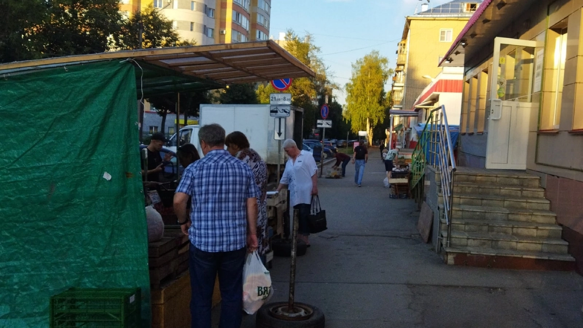 В Кирове торгующим на тротуарах бабушкам пригрозили крупными штрафами