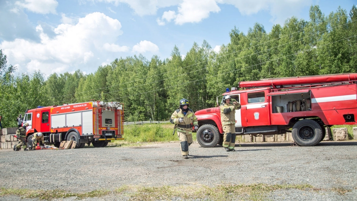 В Зуевском районе иномарка загорелась во время движения по трассе