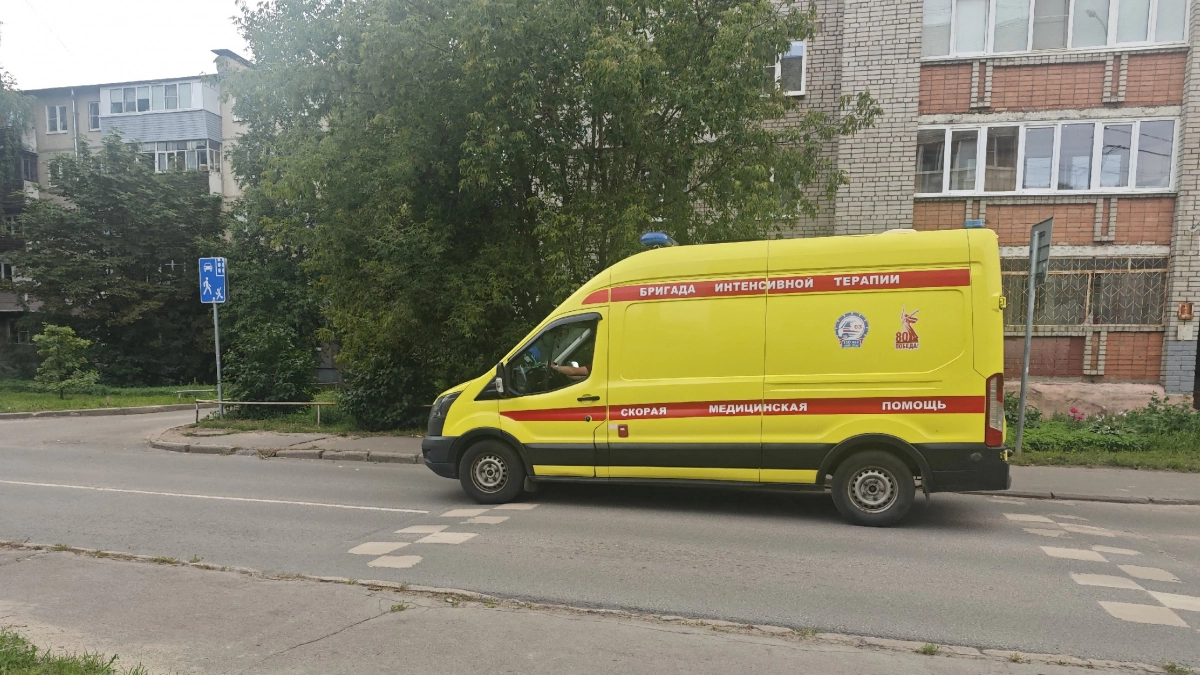 В Кирове очевидцы спасли падающего с большой высоты маленького мальчика