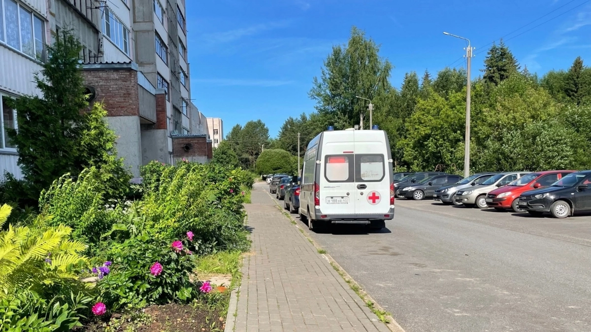 В Кирове полиция наградит спасших одеялом падающего из окна мальчика