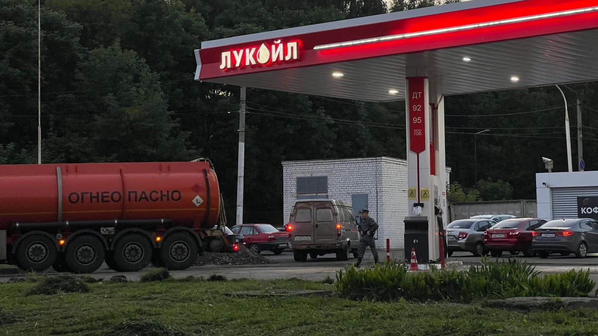 Александр Соколов назвал сроки отмены топливных ограничений в Кировской области