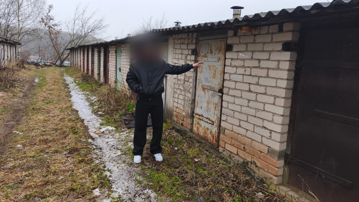 В Кирове 19-летний юноша похитил знакомого и запер его в овощной кладовке