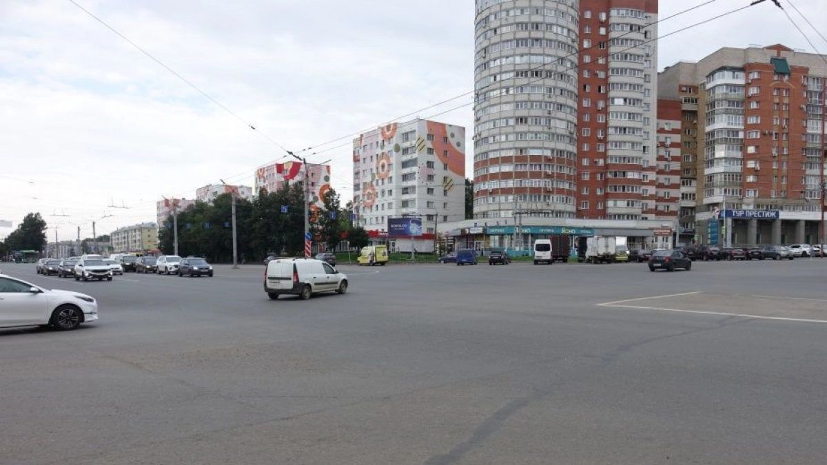 Новую разметку на Комсомольской площади в Кирове дополнят ограждениями