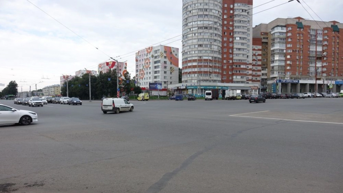 В Кирове по разметке на Комсомольской площади установят водоналивные ограждения