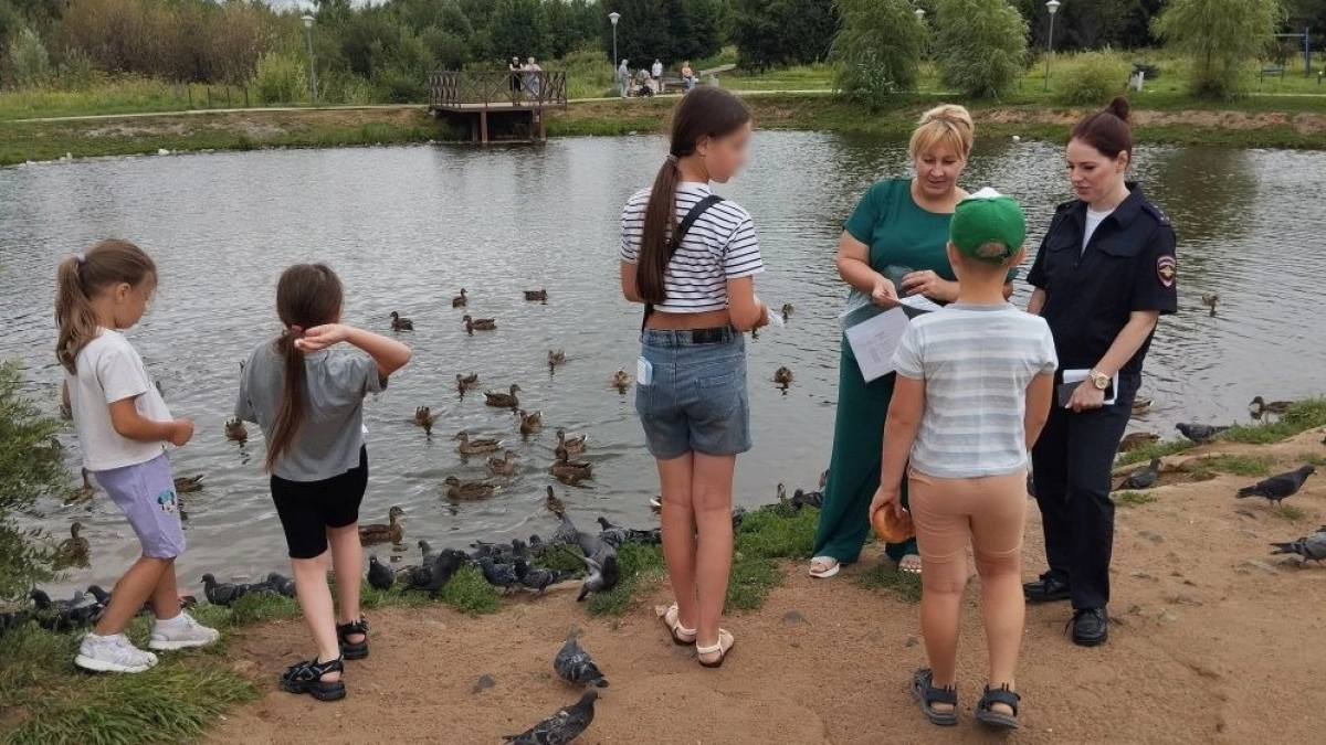 В Кирове полицейские разгоняют слоняющихся у воды детей