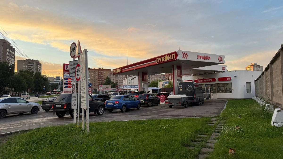 На всех АЗС в Кировской области отменяют продажу топлива по номерам с 3 августа