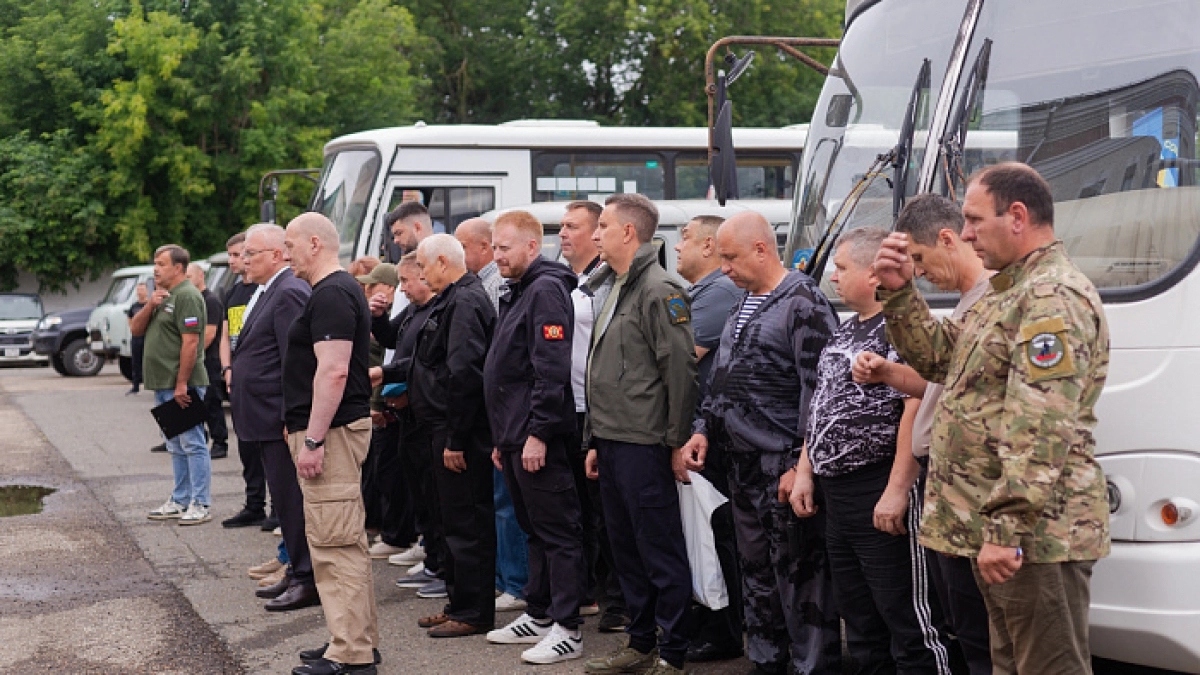 Конвой из 12 машин с помощью для бойцов отправился из Кирова в зону СВО
