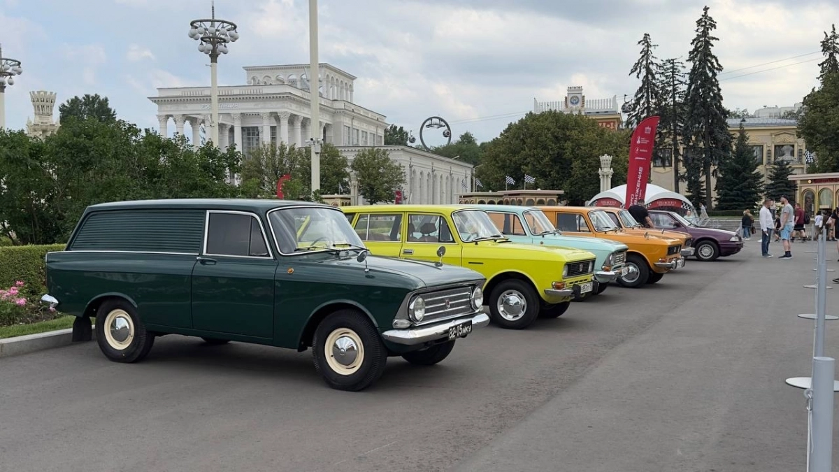 Круглые или прямоугольные? Загадка фар «Москвича-412», которую все объясняли неправильно