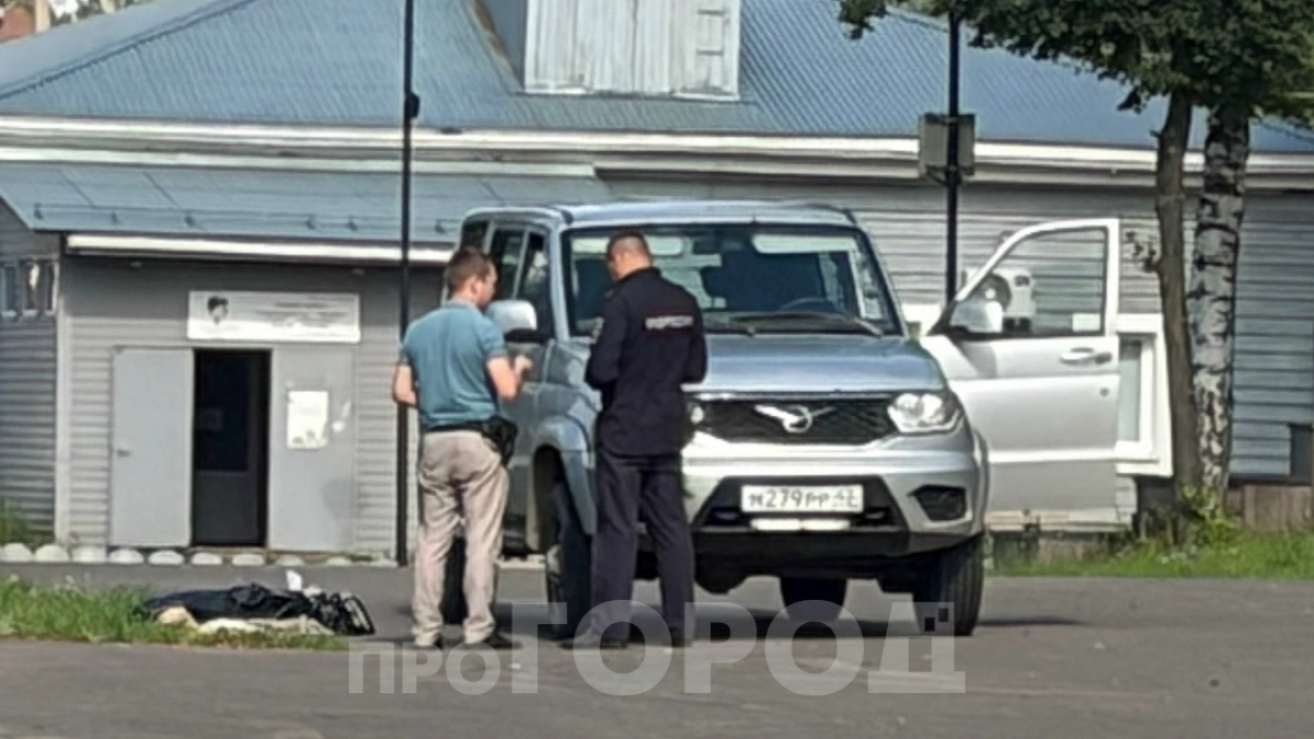 В центре Белой Холуницы на местном "Арбате" утром обнаружили труп