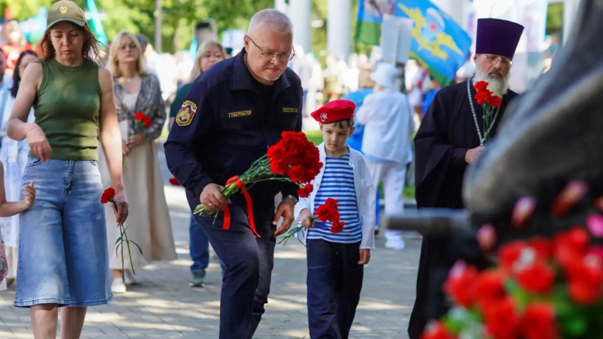 "Никто, кроме нас!": Александр Соколов поздравил кировчан с Днем ВДВ
