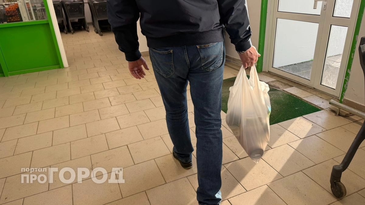 Пытался вынести водку за 300 рублей: в Кирове росгвардейцы задержали подозреваемого в краже