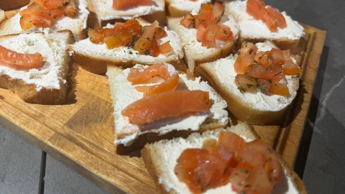 Как правильно солить красную рыбу: чтобы была вкуснее, чем в магазине - дело не в соли и не в лимоне
