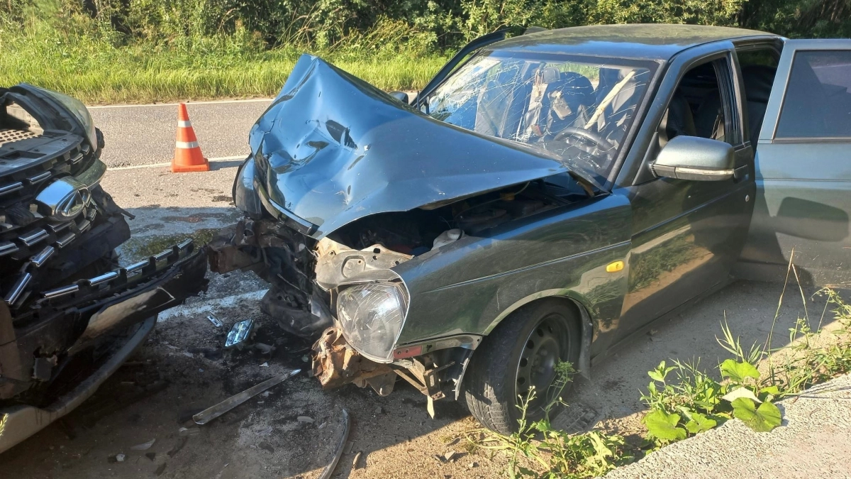 18-летняя девушка пострадала в жестком лобовом ДТП под Кировом