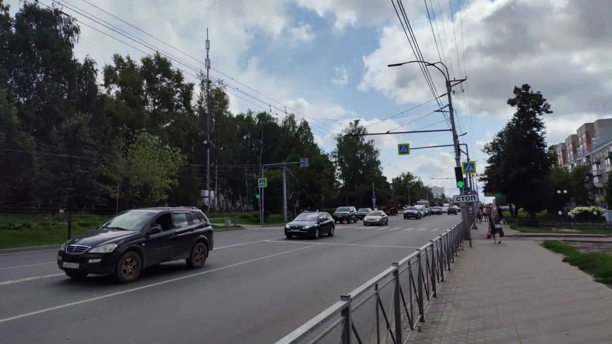 В Кирове приостановили движение троллейбусов маршрута №3 из-за ДТП с трактором